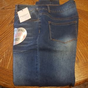 The Style Between Us super skinny midrise jeans 20
